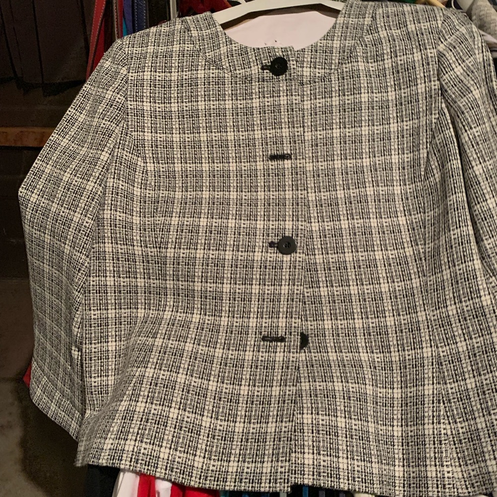 Women’s Bkazers - Picture 2 of 16